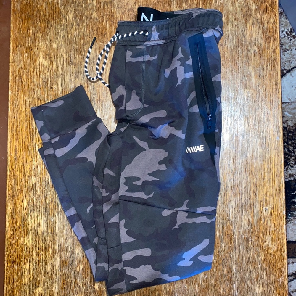 🦅Men’s AE Camo Joggers